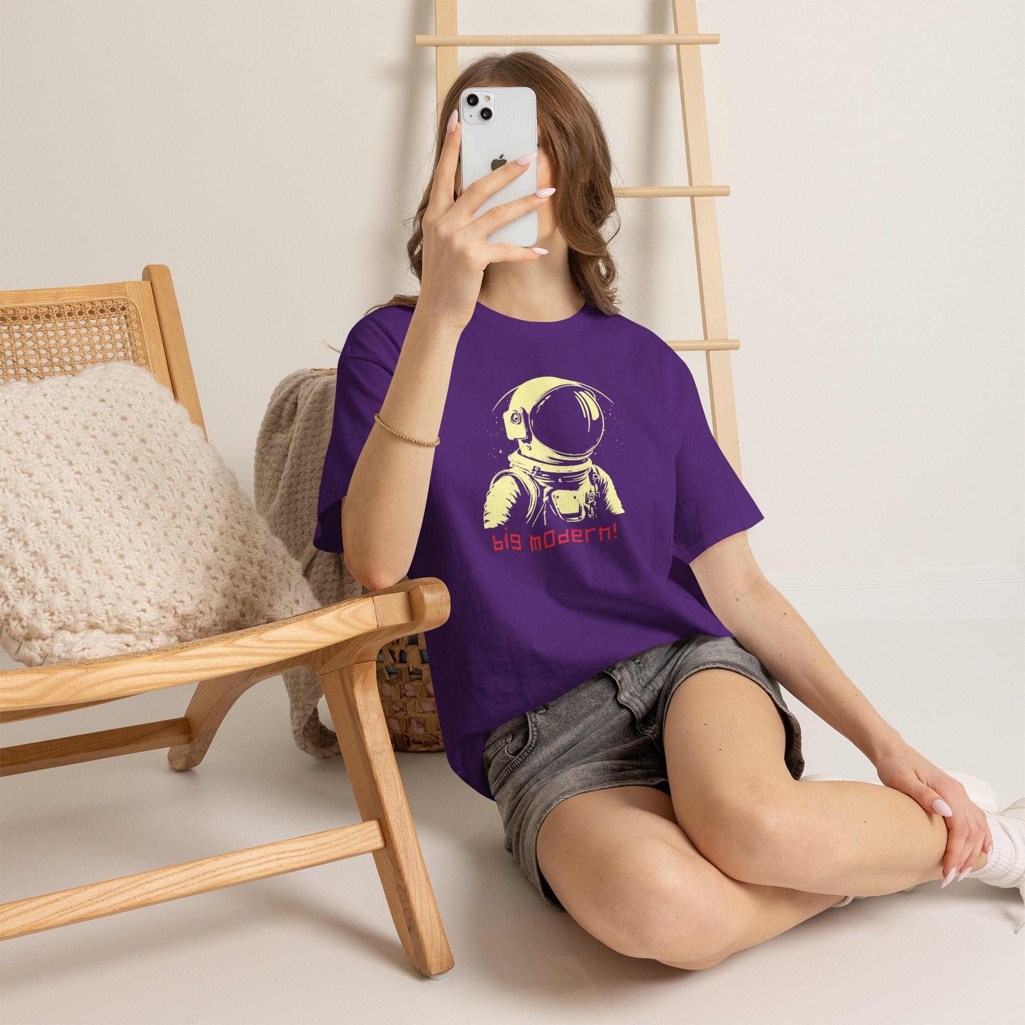 Retro Astronaut T‑Shirt - "big modern!" Graphic Tee, Vaporwave Space Design