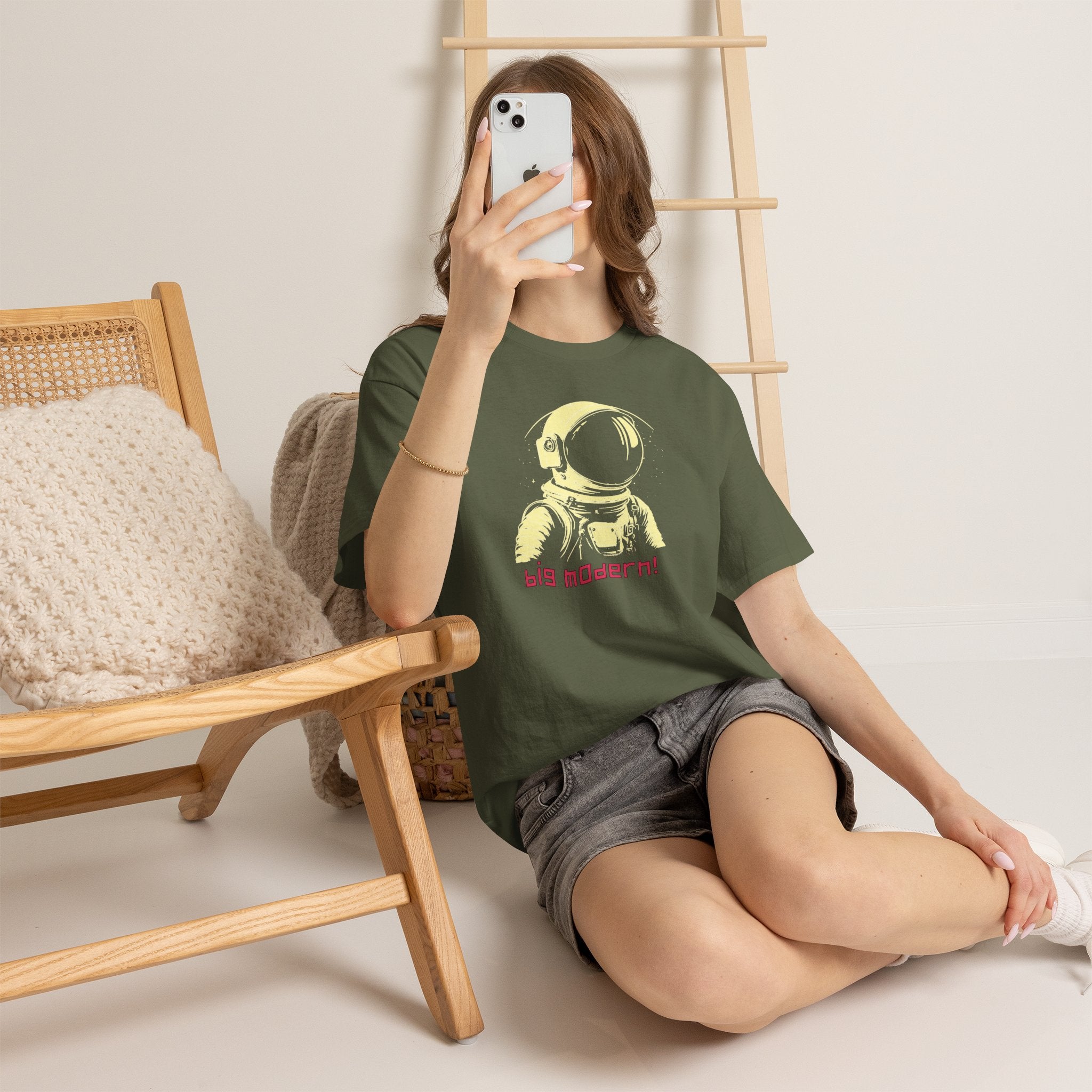 Retro Astronaut T‑Shirt - "big modern!" Graphic Tee, Vaporwave Space Design